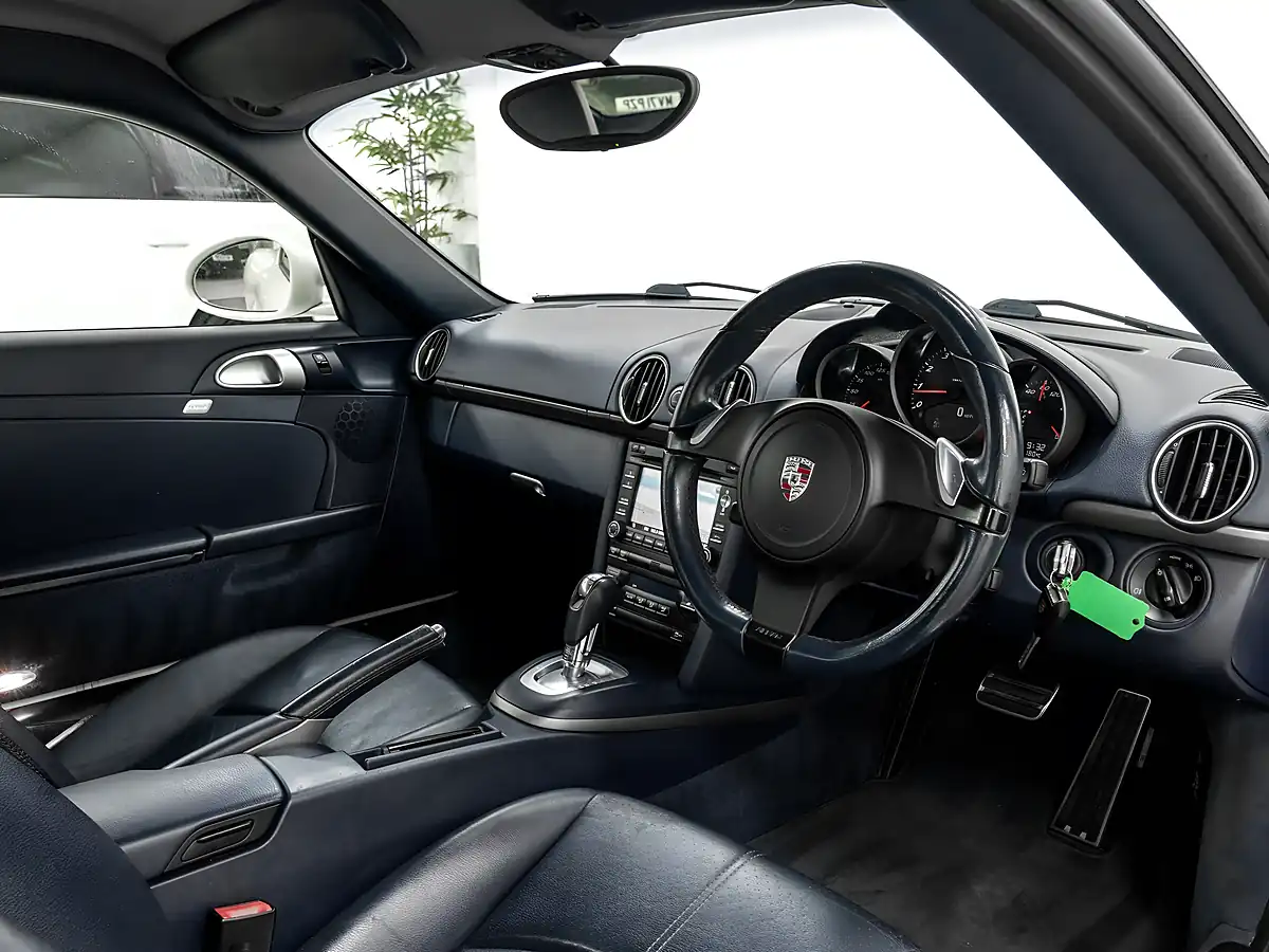 Used 2011 Porsche Cayman 987 White - Interior and Exterior details 18