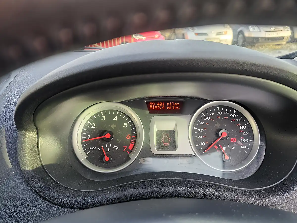 Used 2011 Renault Clio Dynamique Tomtom Beige - Interior and Exterior details 12