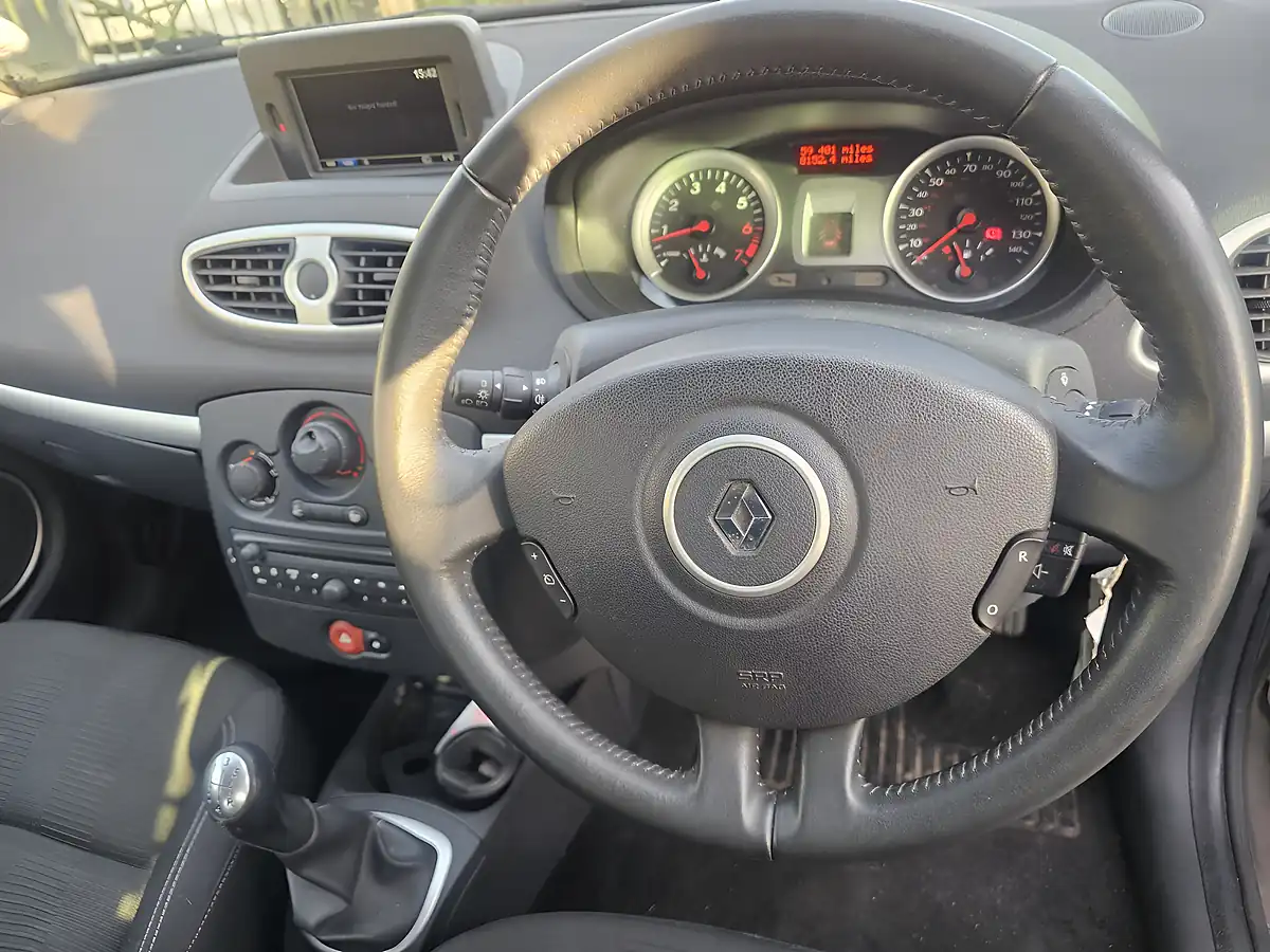 Used 2011 Renault Clio Dynamique Tomtom Beige - Interior and Exterior details 13