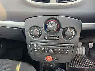 Used 2011 Renault Clio Dynamique Tomtom Beige - Interior and Exterior details 14