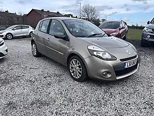 Used 2011 Renault Clio Dynamique Tomtom Beige - Interior and Exterior details 2