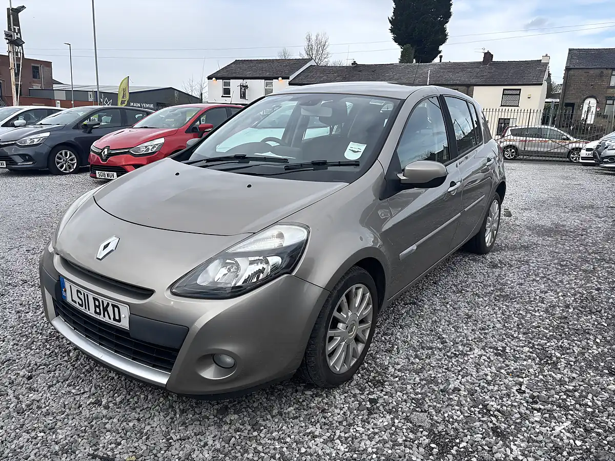 Used 2011 Renault Clio Dynamique Tomtom Beige - Interior and Exterior details 3