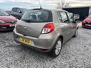 Used 2011 Renault Clio Dynamique Tomtom Beige - Interior and Exterior details 6