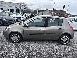 Used 2011 Renault Clio Dynamique Tomtom Beige - Interior and Exterior details 7