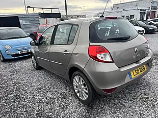Used 2011 Renault Clio Dynamique Tomtom Beige - Interior and Exterior details 8