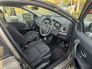 Used 2011 Renault Clio Dynamique Tomtom Beige - Interior and Exterior details 9