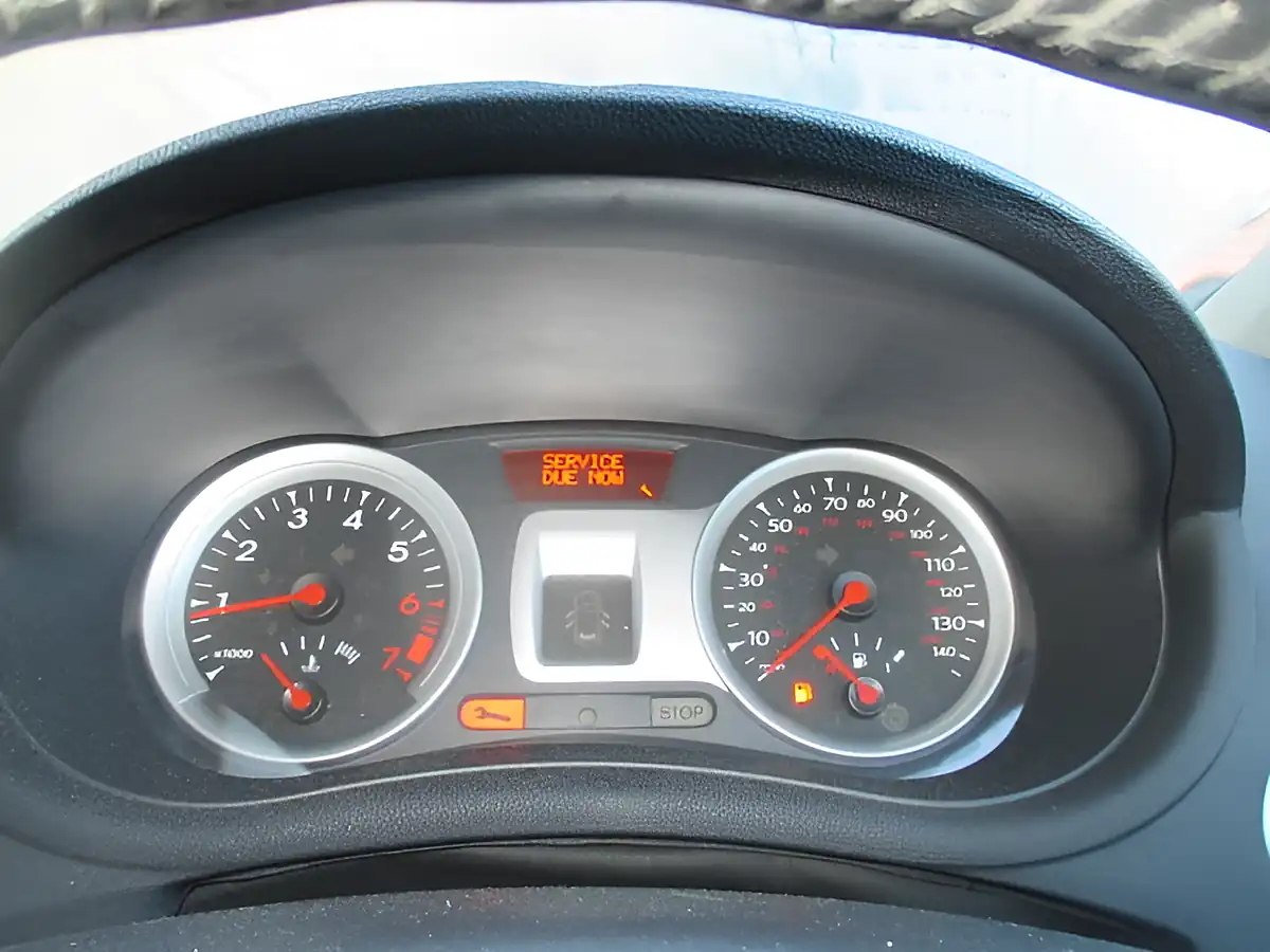 Used 2011 Renault Clio Dynamique Tomtom Grey - Interior and Exterior details 8