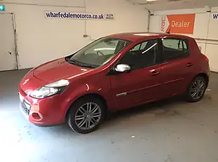 Used 2011 Renault Clio Dynamique Tomtom Red - Interior and Exterior details 11