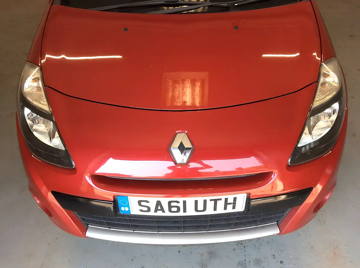 Used 2011 Renault Clio Dynamique Tomtom Red - Interior and Exterior details 12