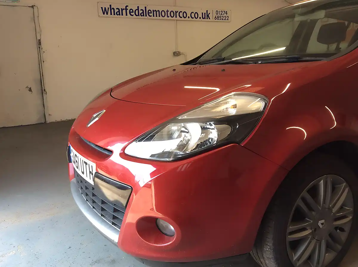 Used 2011 Renault Clio Dynamique Tomtom Red - Interior and Exterior details 13
