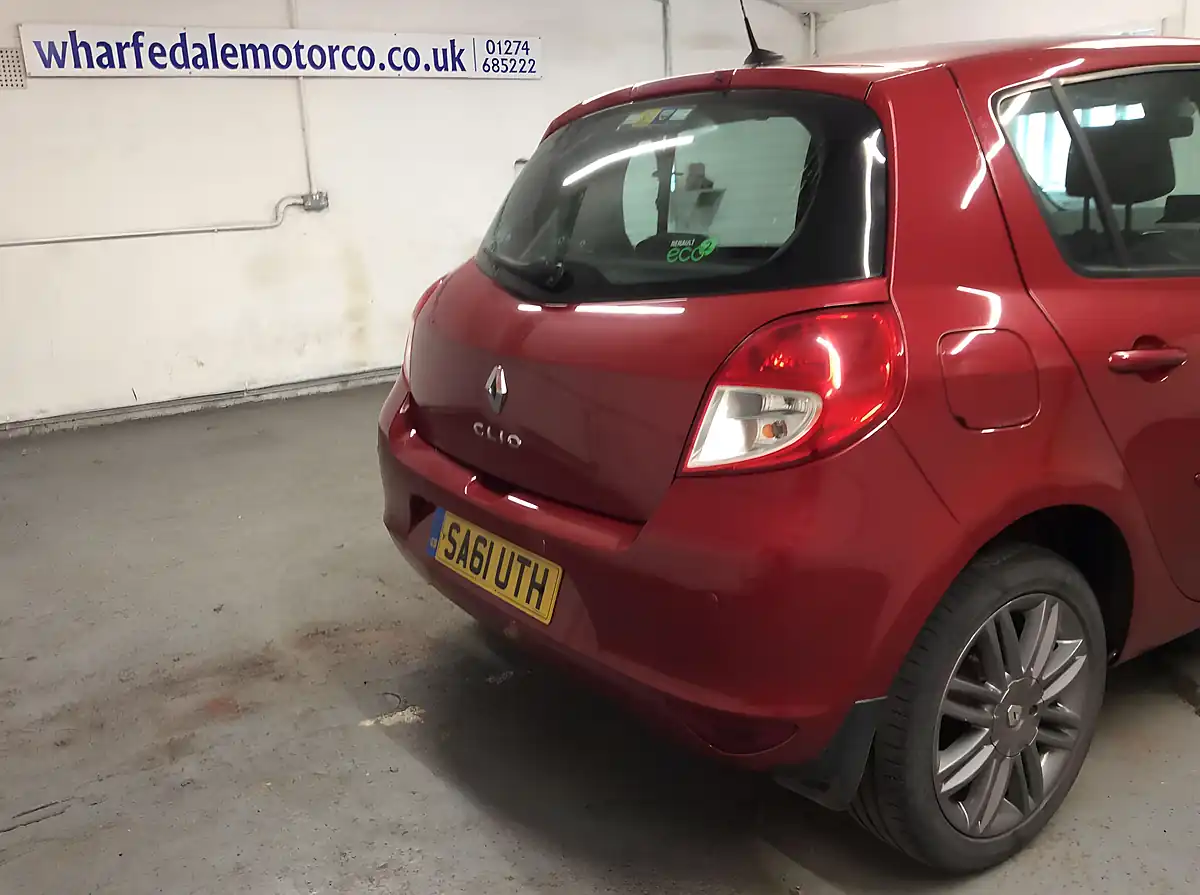 Used 2011 Renault Clio Dynamique Tomtom Red - Interior and Exterior details 14