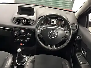 Used 2011 Renault Clio Dynamique Tomtom Red - Interior and Exterior details 16