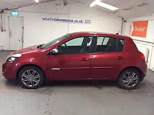 Used 2011 Renault Clio Dynamique Tomtom Red - Interior and Exterior details 2