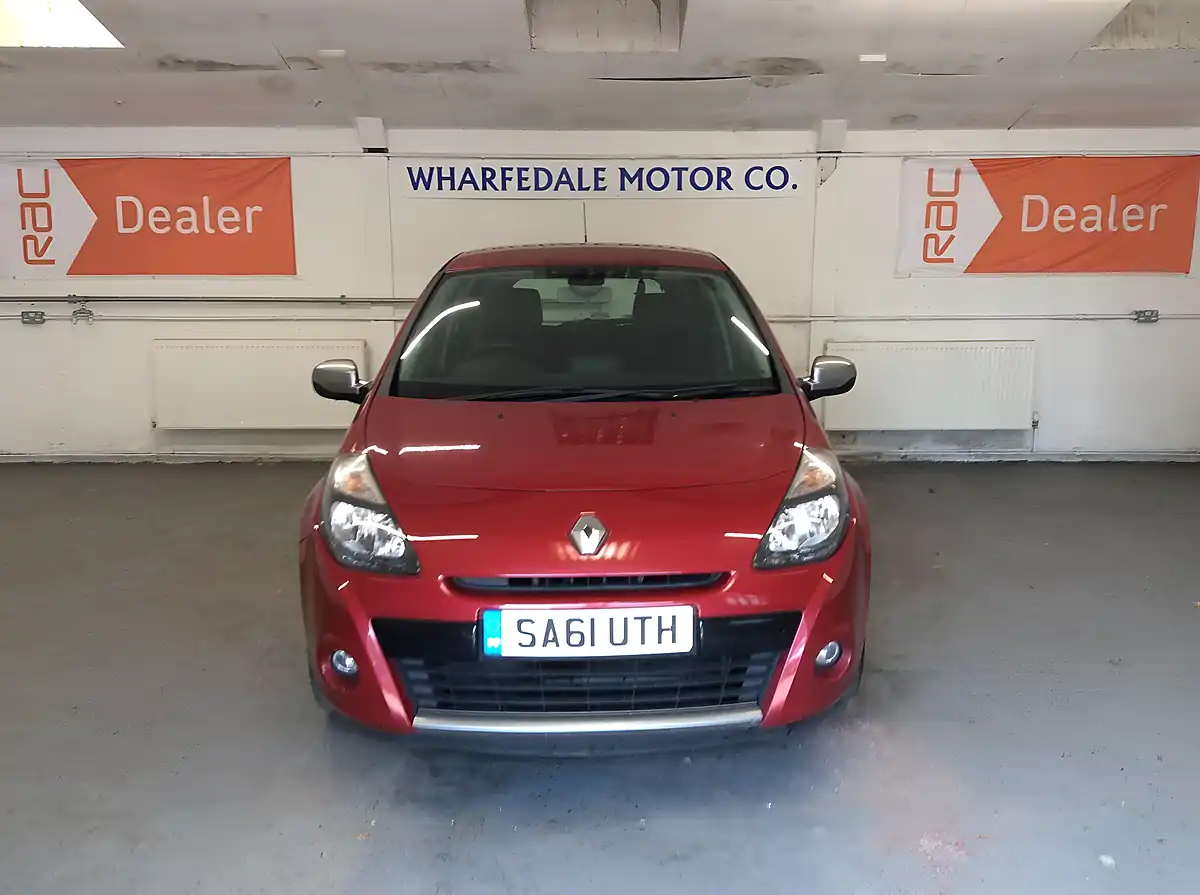 Used 2011 Renault Clio Dynamique Tomtom Red - Interior and Exterior details 3