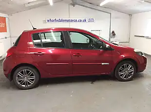 Used 2011 Renault Clio Dynamique Tomtom Red - Interior and Exterior details 6