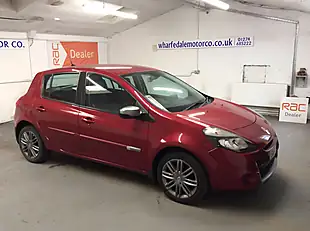 Used 2011 Renault Clio Dynamique Tomtom Red - Interior and Exterior details 9