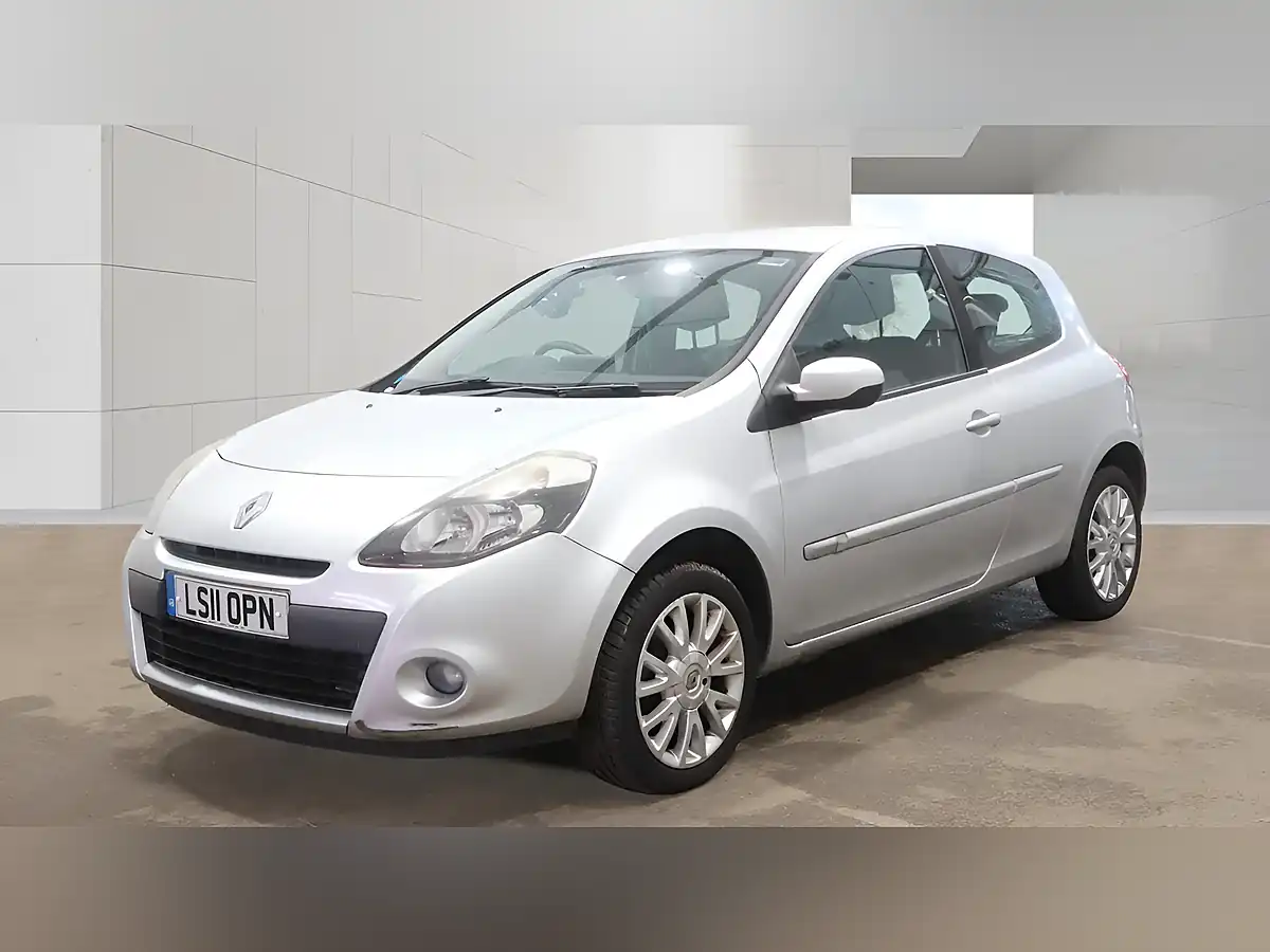Used 2011 Renault Clio Dynamique Tomtom Silver - Front View