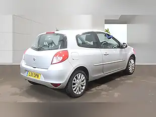 Used 2011 Renault Clio Dynamique Tomtom Silver - Interior and Exterior details 3