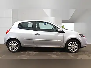 Used 2011 Renault Clio Dynamique Tomtom Silver - Interior and Exterior details 6