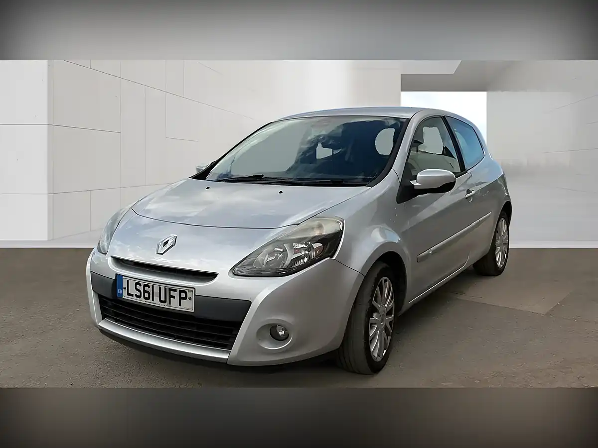 Used 2011 Renault Clio Dynamique Tomtom Silver - Front View