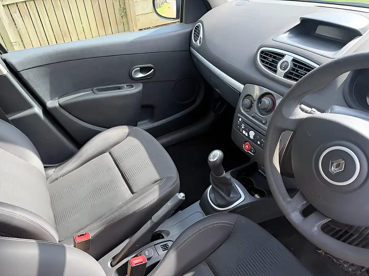 Used 2011 Renault Clio Expression Black - Interior and Exterior details 14