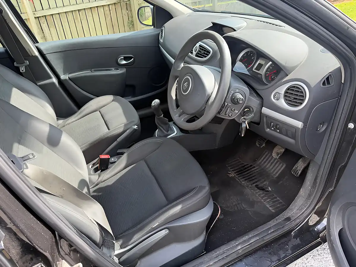 Used 2011 Renault Clio Expression Black - Interior and Exterior details 18