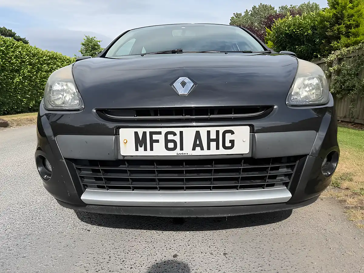 Used 2011 Renault Clio Expression Black - Interior and Exterior details 2