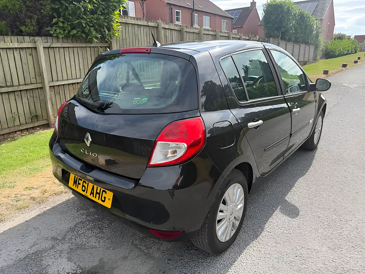 Used 2011 Renault Clio Expression Black - Interior and Exterior details 4