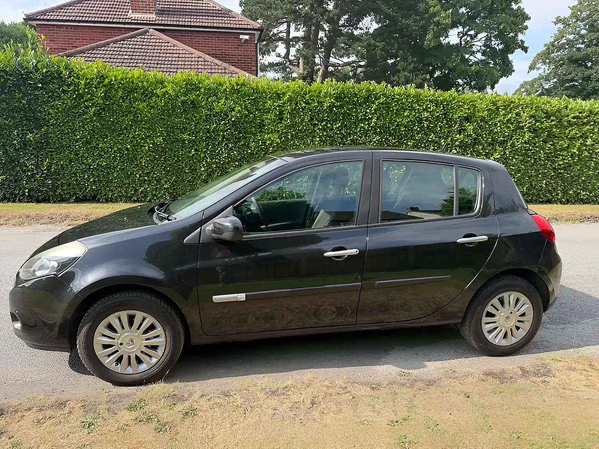 Used 2011 Renault Clio Expression Black - Interior and Exterior details 7