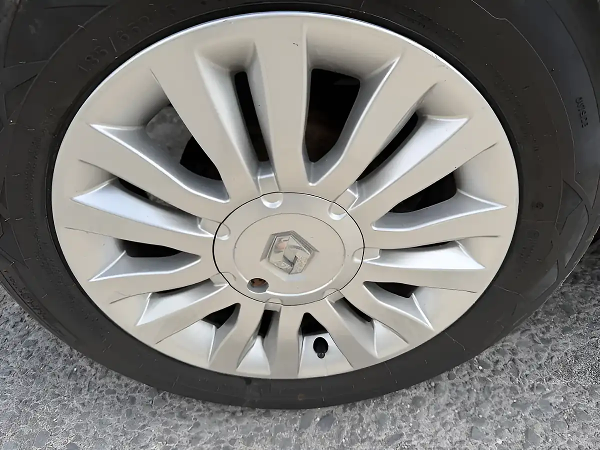 Used 2011 Renault Clio Expression Black - Interior and Exterior details 9