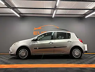 Used 2011 Renault Clio Expression Silver - Interior and Exterior details 10