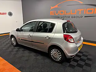 Used 2011 Renault Clio Expression Silver - Interior and Exterior details 2