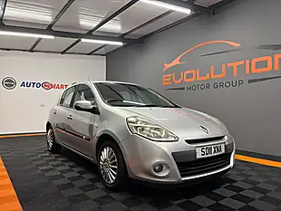 Used 2011 Renault Clio Expression Silver - Interior and Exterior details 3