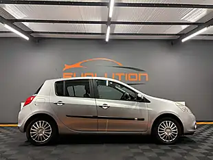 Used 2011 Renault Clio Expression Silver - Interior and Exterior details 4