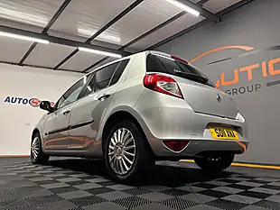 Used 2011 Renault Clio Expression Silver - Interior and Exterior details 5