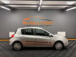 Used 2011 Renault Clio Expression Silver - Interior and Exterior details 8