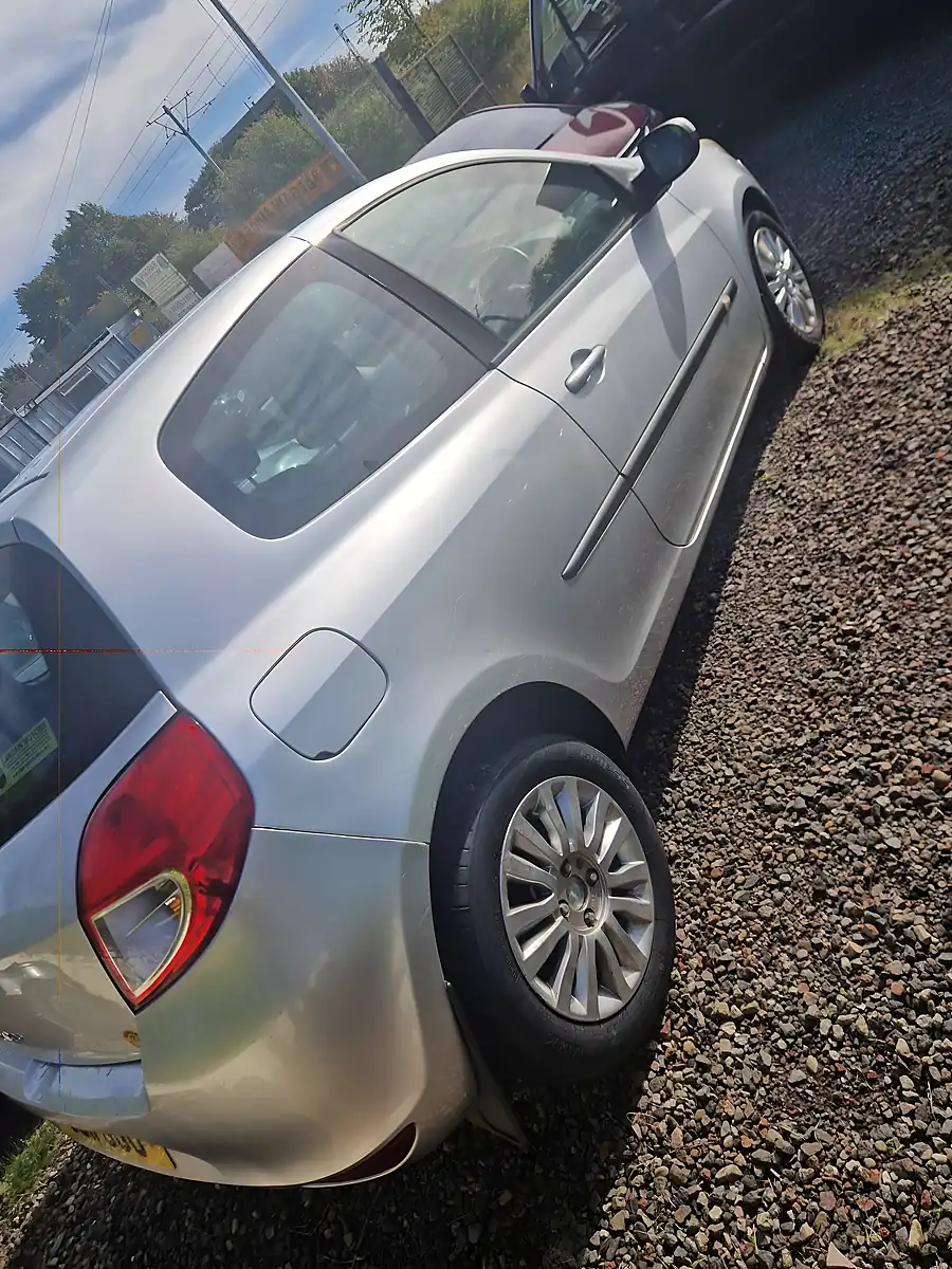 Used 2011 Renault Clio I-Music Silver - Interior and Exterior details 10