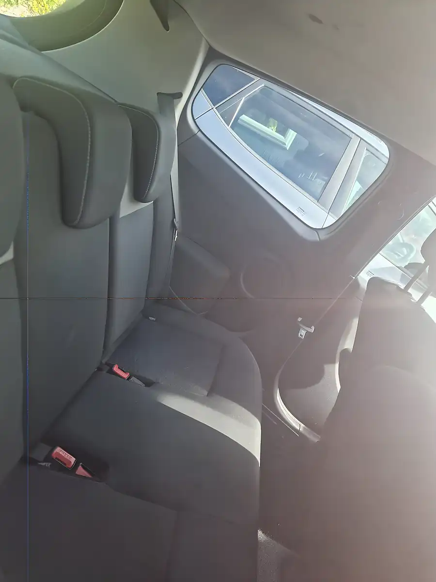 Used 2011 Renault Clio I-Music Silver - Interior and Exterior details 12