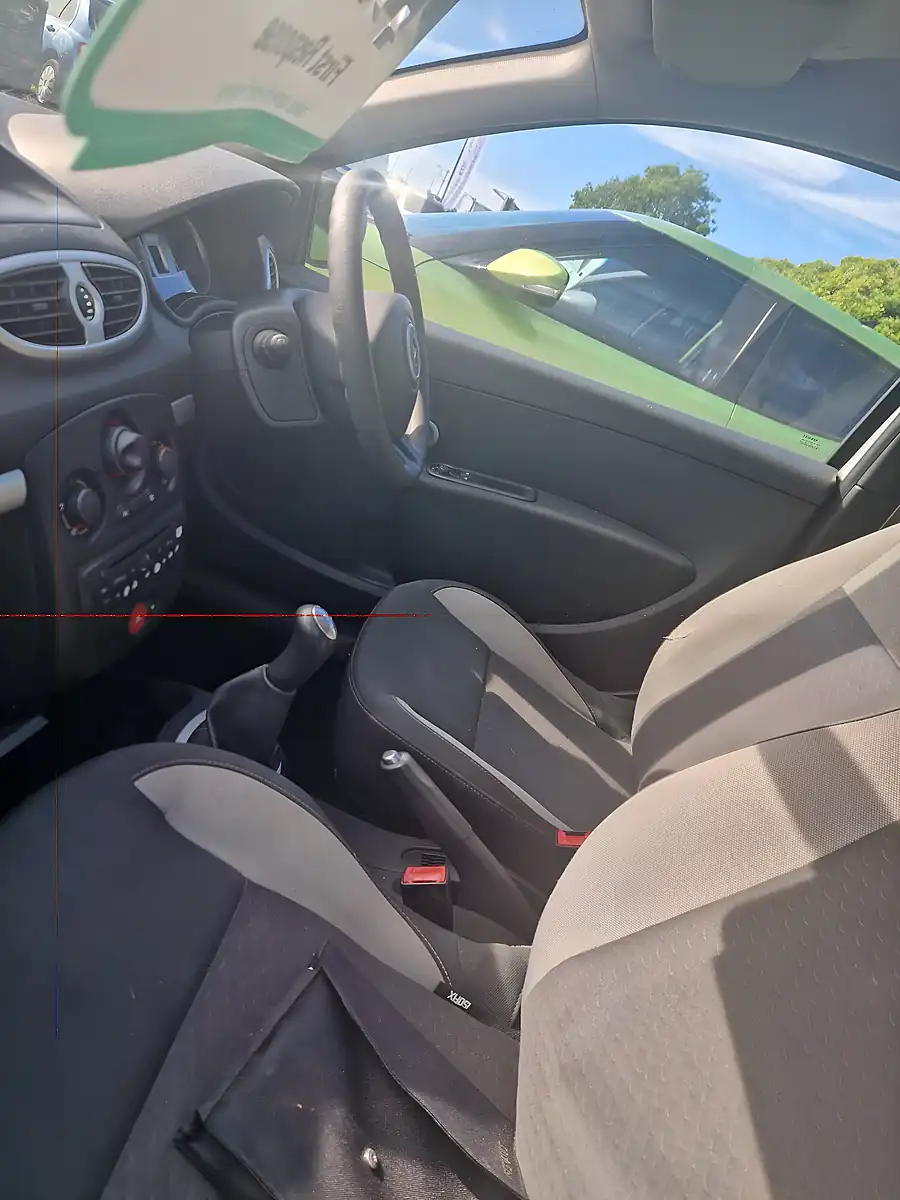 Used 2011 Renault Clio I-Music Silver - Interior and Exterior details 14