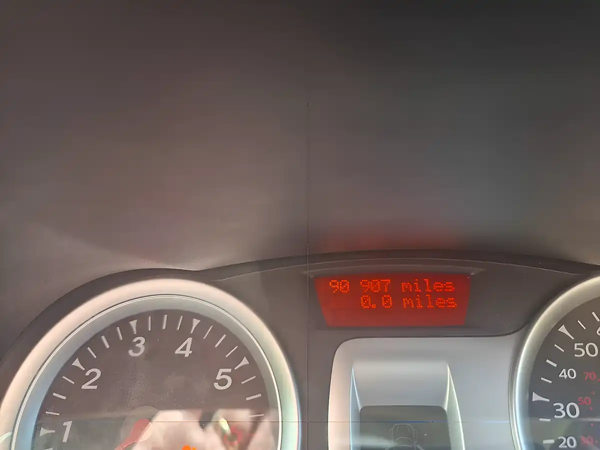 Used 2011 Renault Clio I-Music Silver - Interior and Exterior details 16