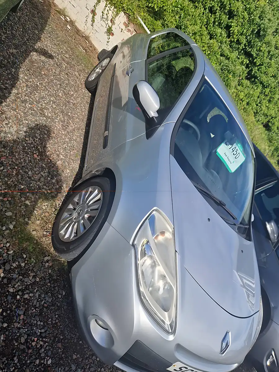Used 2011 Renault Clio I-Music Silver - Interior and Exterior details 5