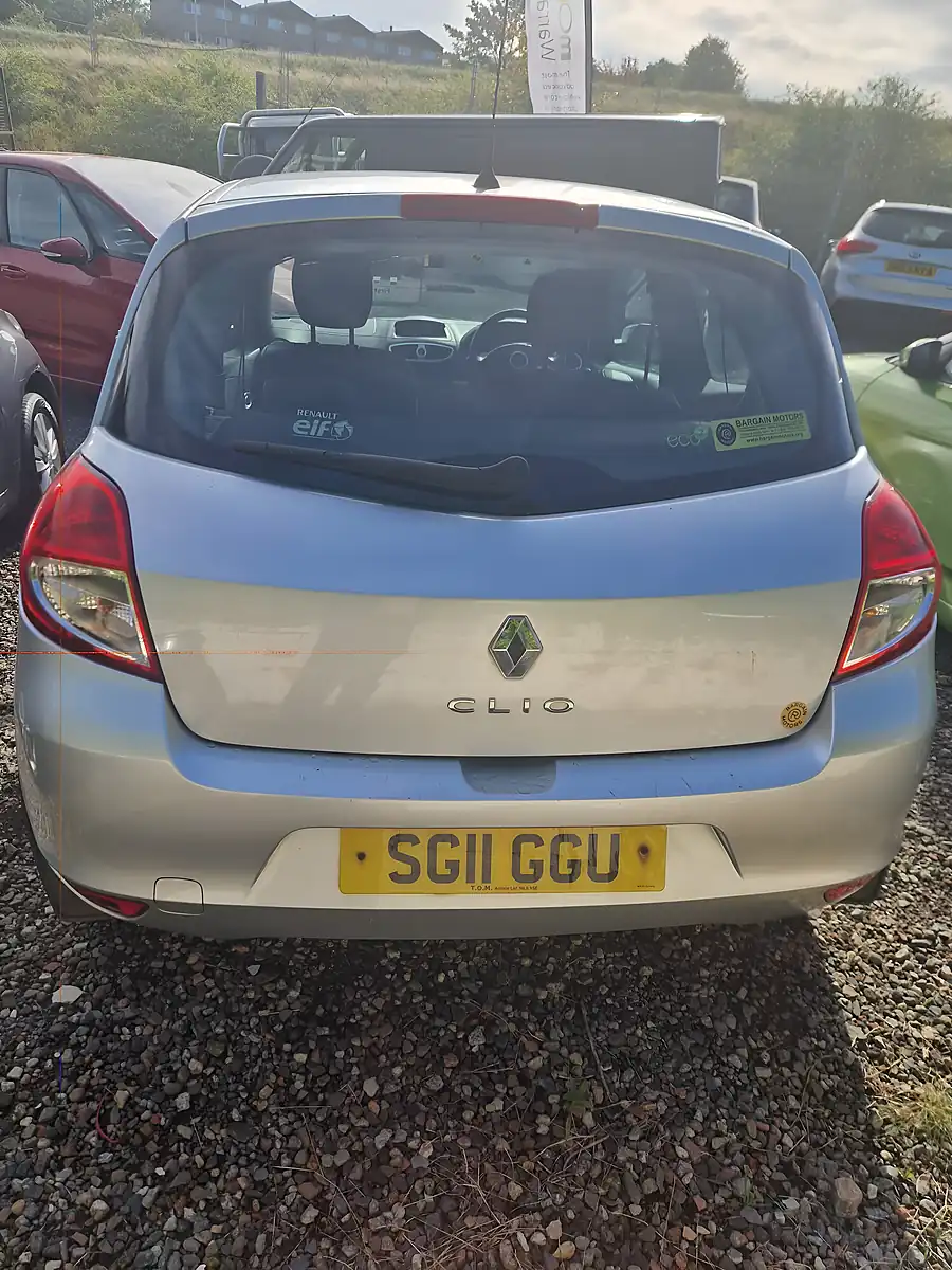 Used 2011 Renault Clio I-Music Silver - Interior and Exterior details 8