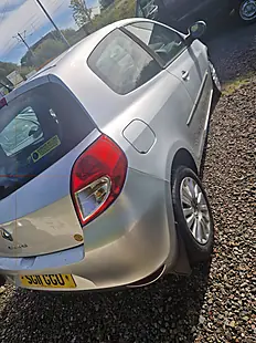 Used 2011 Renault Clio I-Music Silver - Interior and Exterior details 9