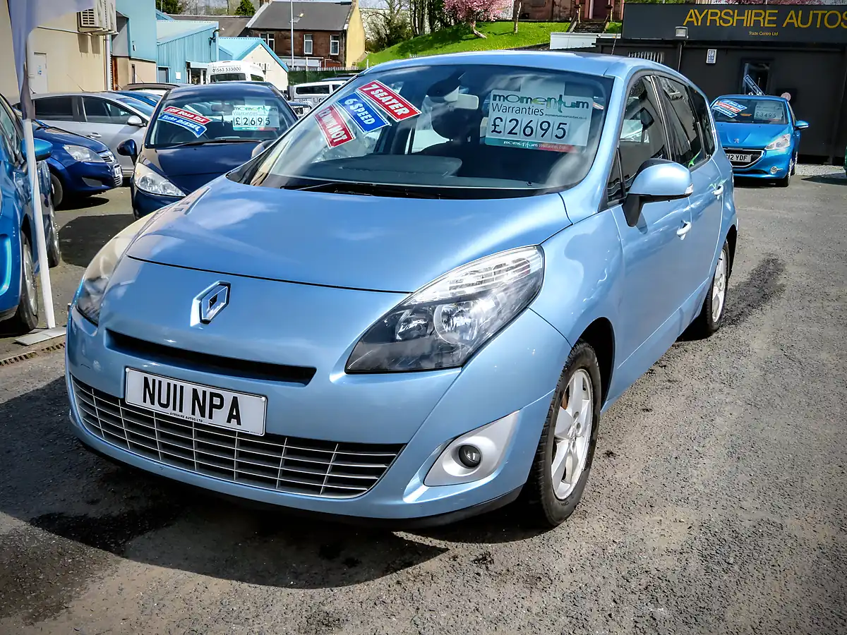 Used 2011 Renault Grand Scenic Dynamique Metallic Blue - Front View