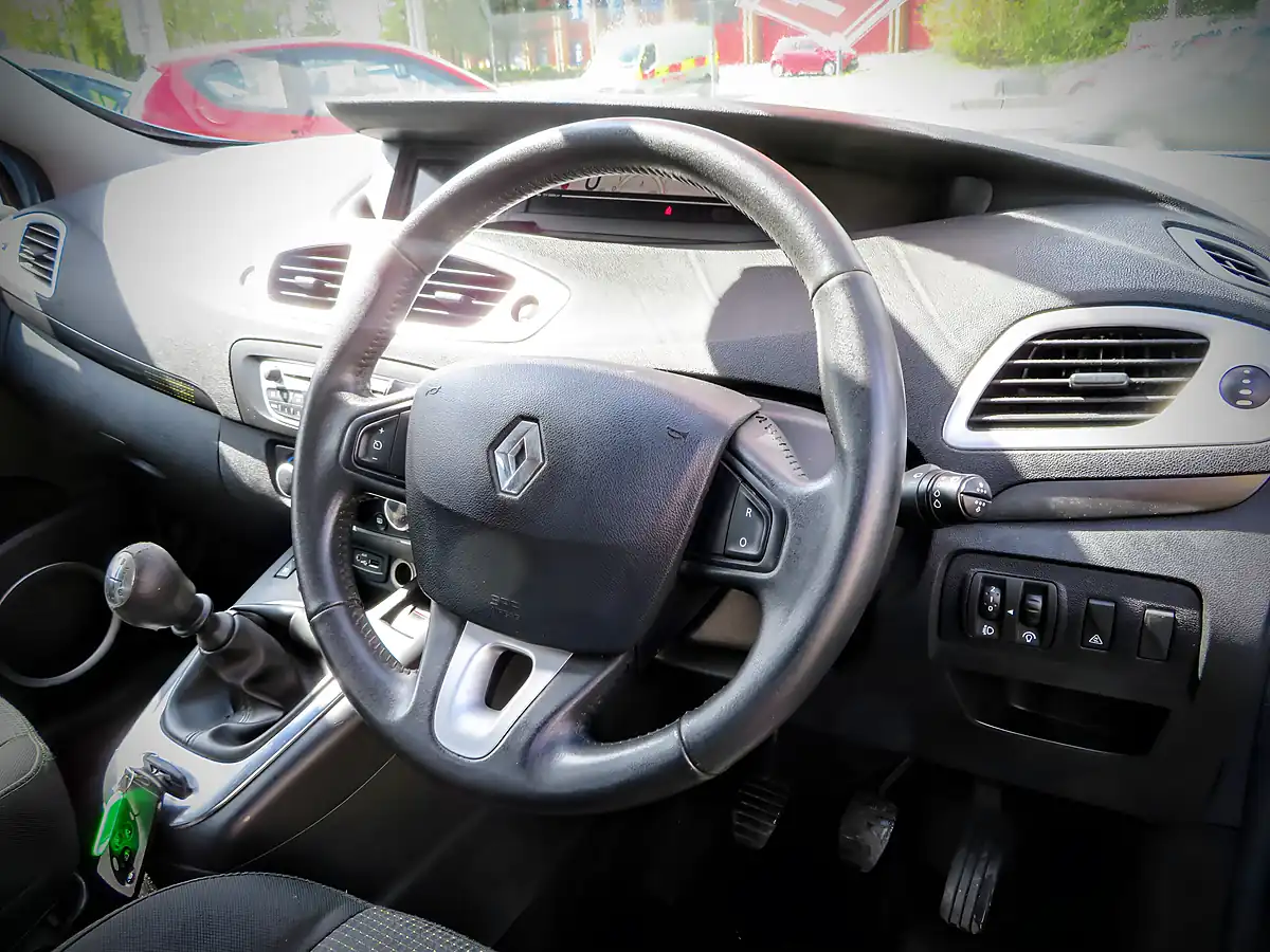 Used 2011 Renault Grand Scenic Dynamique Metallic Blue - Interior and Exterior details 11