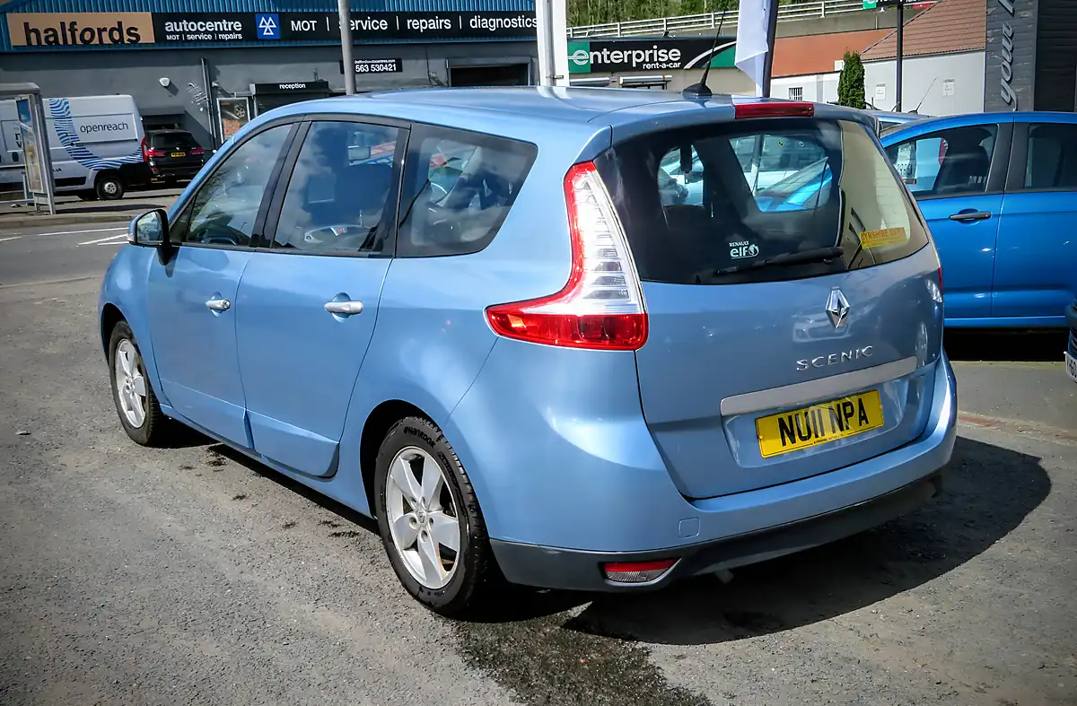 Used 2011 Renault Grand Scenic Dynamique Metallic Blue - Interior and Exterior details 6