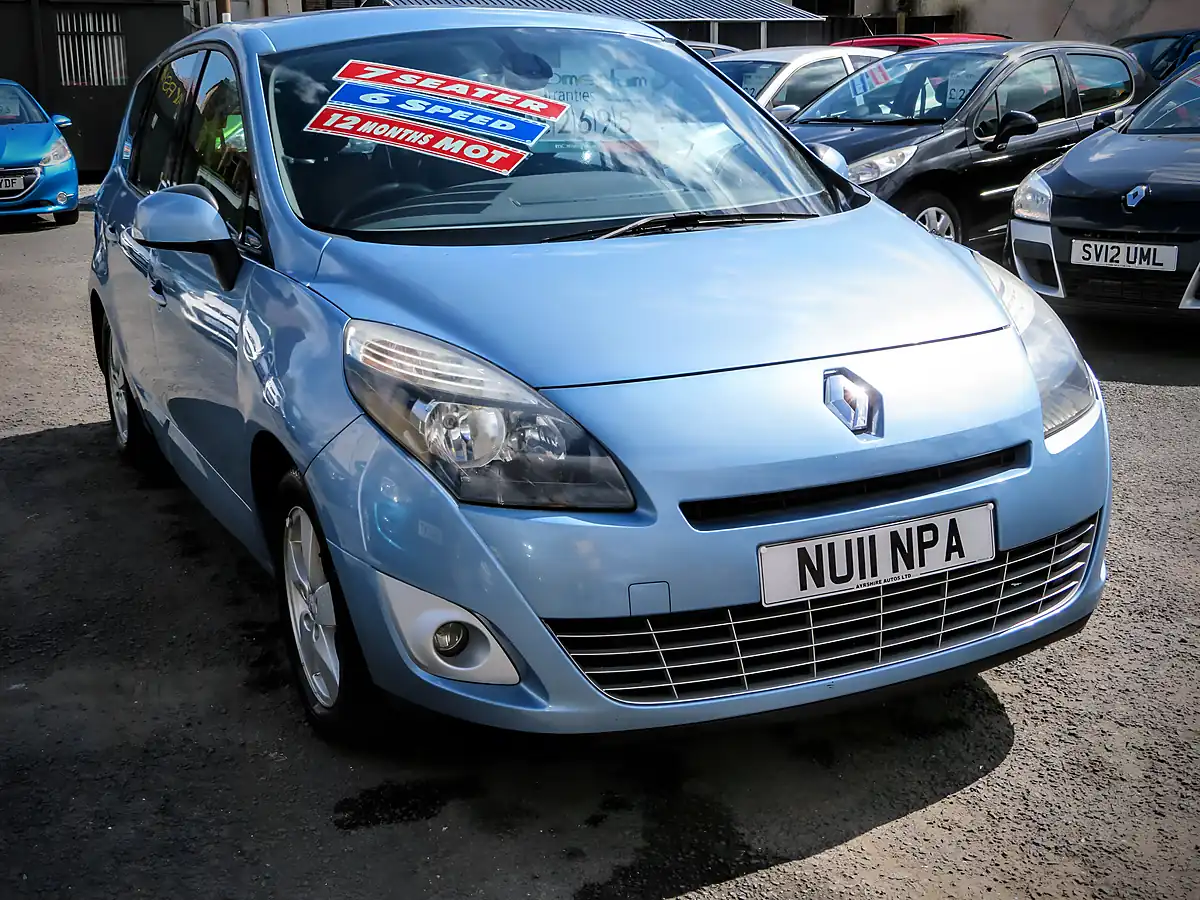 Used 2011 Renault Grand Scenic Dynamique Metallic Blue - Interior and Exterior details 9