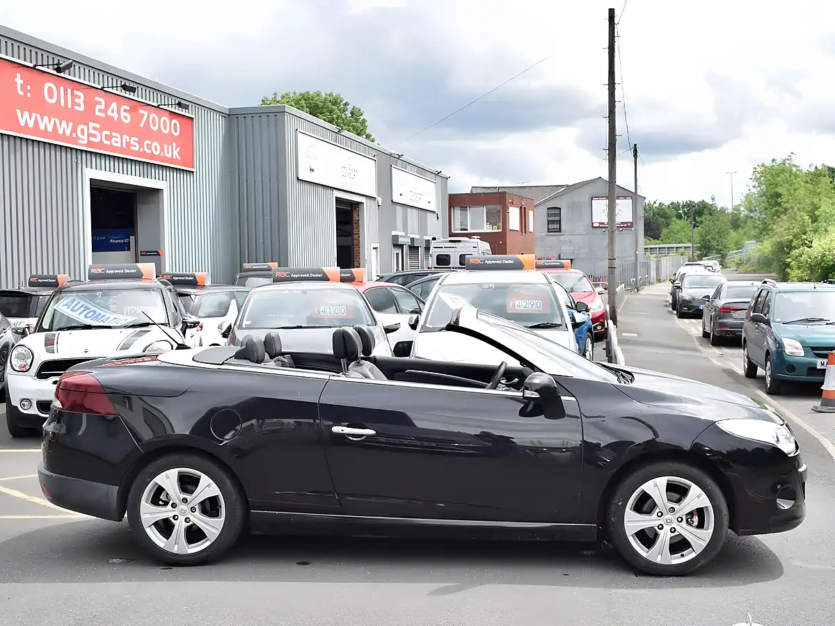 Used 2011 Renault Megane Dynamique Tomtom Black - Interior and Exterior details 11