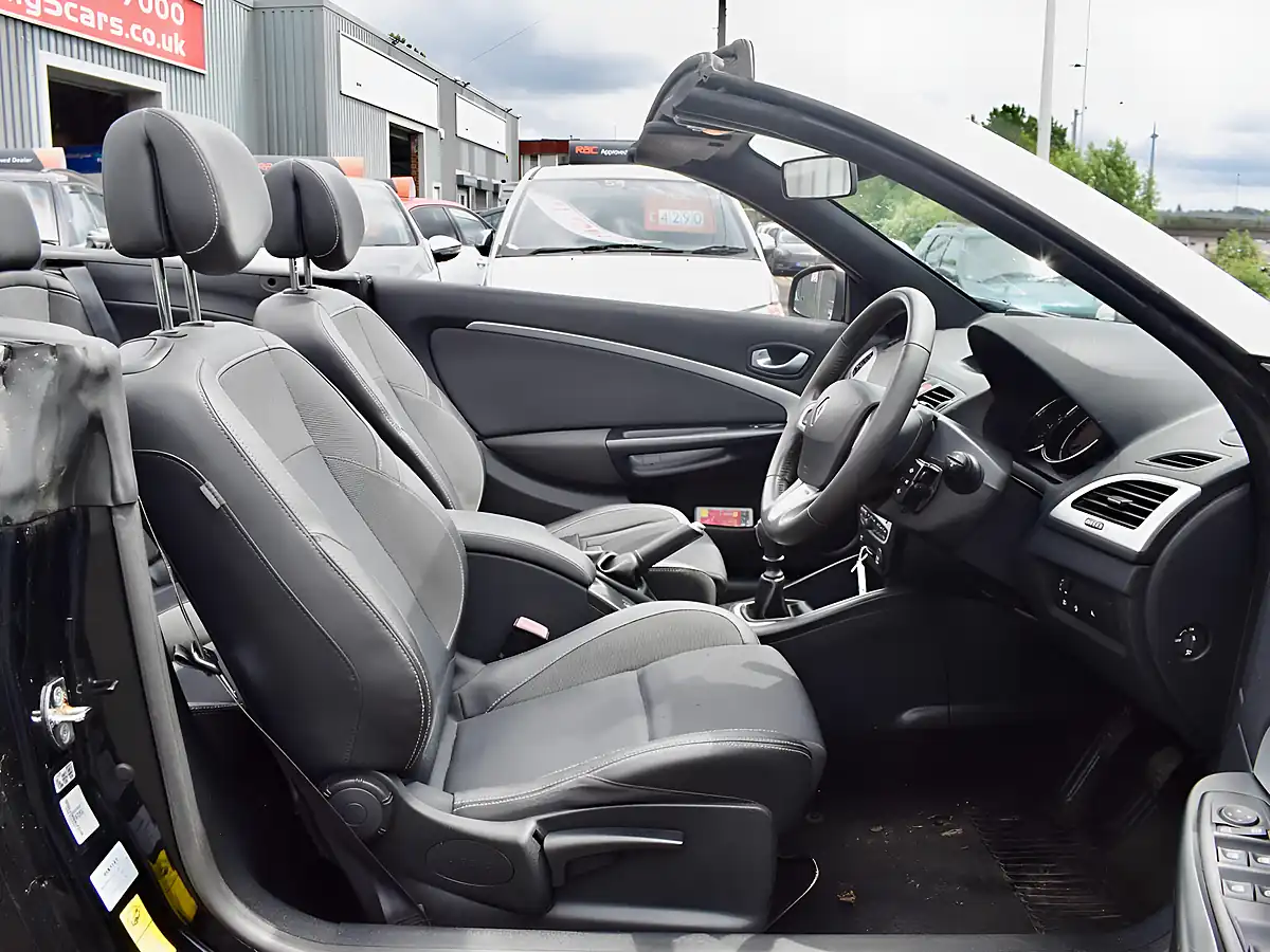 Used 2011 Renault Megane Dynamique Tomtom Black - Interior and Exterior details 13