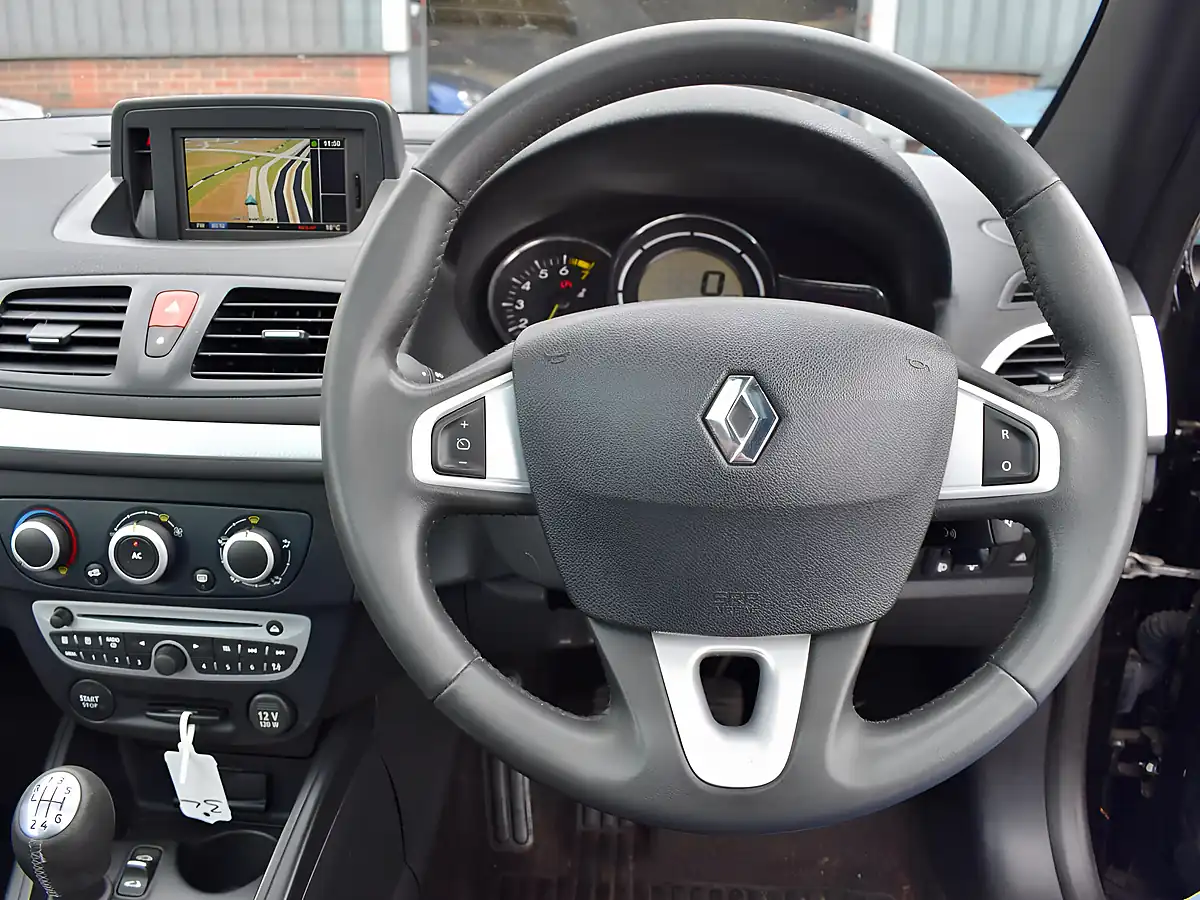 Used 2011 Renault Megane Dynamique Tomtom Black - Interior and Exterior details 14